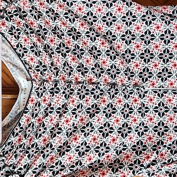 Max Studio XS ruched top - Picture 2 of 11